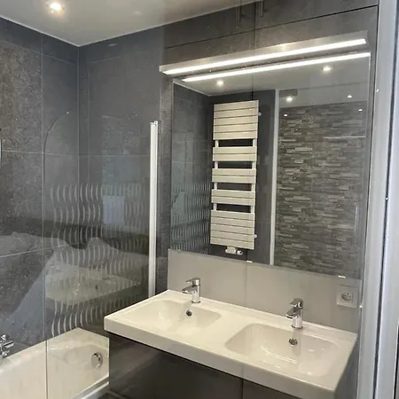 Cosy Appartement- 2 Slaapkamers Schuin Zeezicht Met Garage 公寓 *