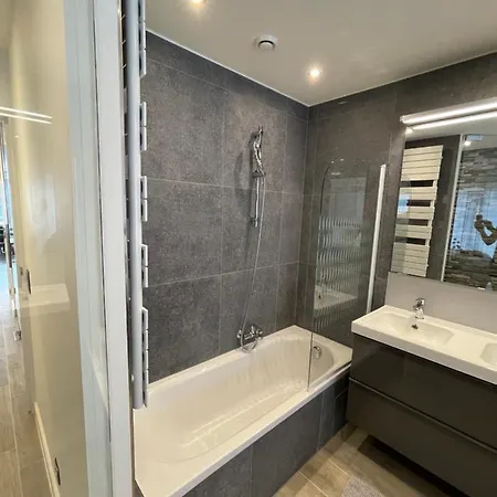 Cosy Appartement- 2 Slaapkamers Schuin Zeezicht Met Garage 克诺克－海斯特